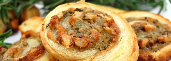 Hornea rollitos de queso Roquefort y nueces con Europan